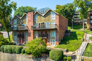 Kirkwood Bluffs in St. Louis, MO - Building Photo