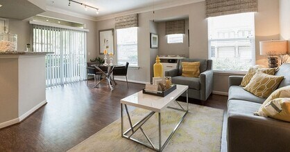 2701 Dunvale Rd in Houston, TX - Foto de edificio - Building Photo