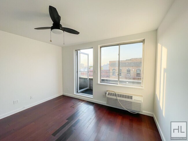STANHOPE STREET / Spacious Bushwick 1-Bed 