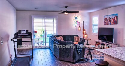 5730 West Odeum Ln in Phoenix, AZ - Foto de edificio - Building Photo