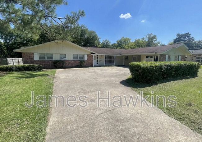 property at 2124 Greenview Dr