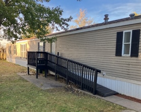 37 Village Ct in Mediapolis, IA - Building Photo - Building Photo