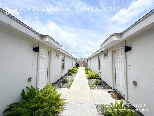 1304 Alta Vista Dr in Progreso Lakes, TX - Building Photo - Building Photo