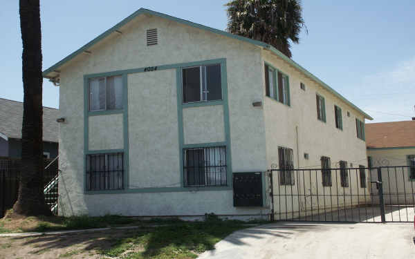 4054 Chamoune Ave in San Diego, CA - Foto de edificio - Building Photo