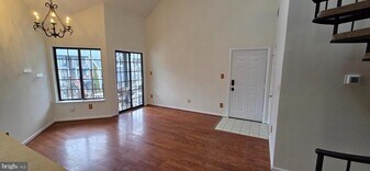 7005 Birkenhead Pl in Alexandria, VA - Building Photo