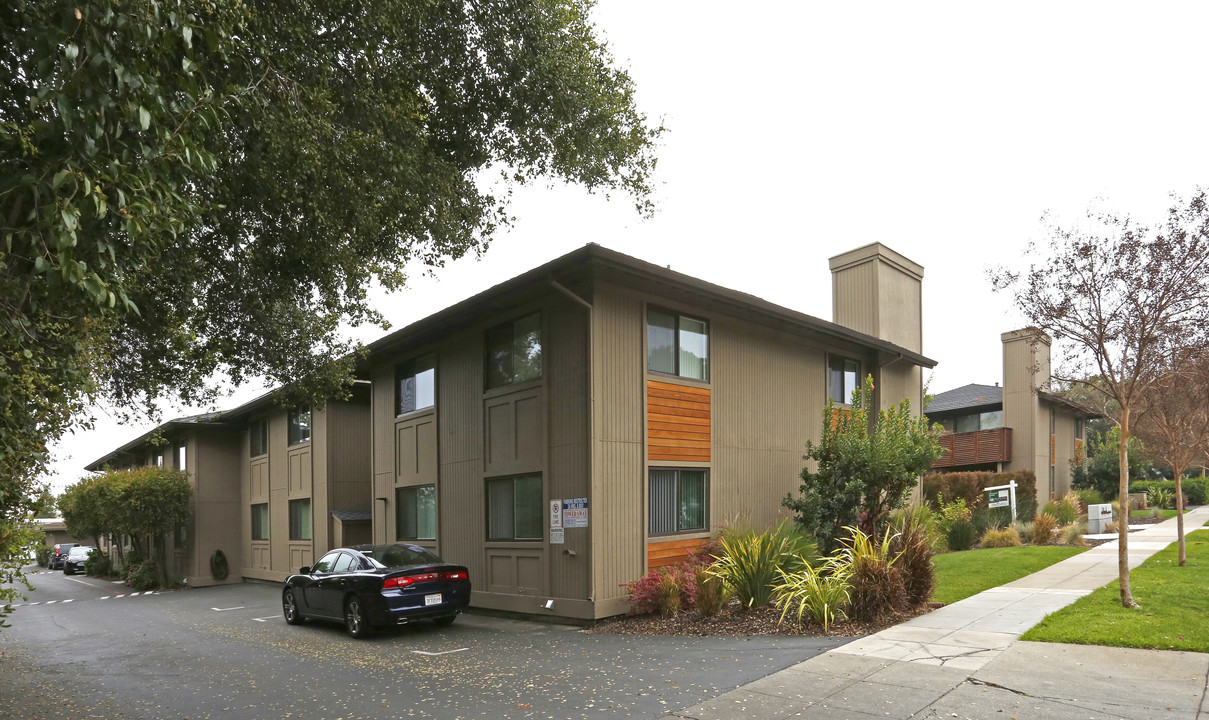 Red Branch Apartments in Los Gatos, CA - Building Photo