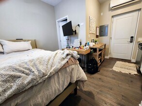 1409 W Diversey Pkwy in Chicago, IL - Building Photo - Building Photo