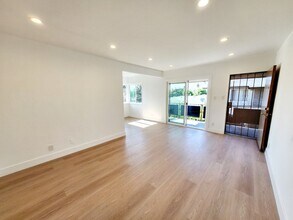 3810 Bronson Ave in Los Angeles, CA - Building Photo - Building Photo