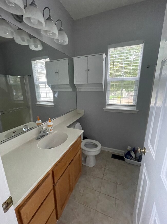 property at 2078 Red Oak Cir