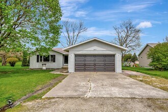 18 Laurel Ln in Grant Park, IL - Building Photo - Building Photo