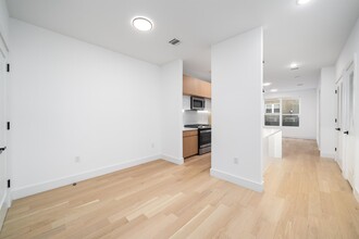 649 38th St-Unit -207 in Union City, NJ - Building Photo - Building Photo