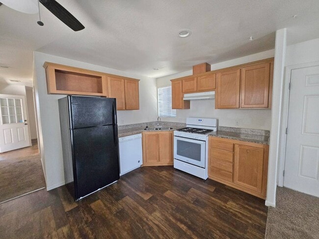 340 Petrol Rd in Bakersfield, CA - Foto de edificio - Building Photo