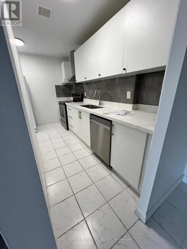 100 Mornelle Ct in Toronto, ON - Building Photo - Building Photo