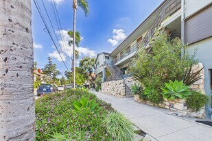 1102 Idaho Apartments in Santa Monica, CA - Building Photo