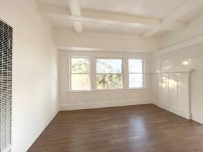 458 W Vernon Ave in Los Angeles, CA - Building Photo - Building Photo