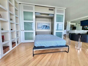 601 NE 36th St, Unit 1403 in Miami, FL - Foto de edificio - Building Photo