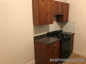 1377 Commonwealth Ave in Boston, MA - Building Photo - Building Photo