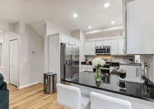 2808 Colfax Ave South in Minneapolis, MN - Building Photo - Building Photo