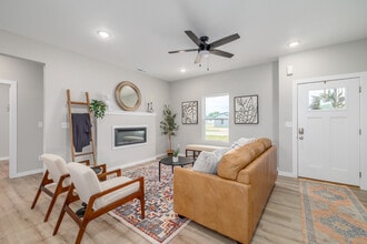 Summit Park in Bolivar, MO - Foto de edificio - Interior Photo