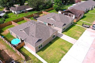110 Will St in Willis, TX - Building Photo