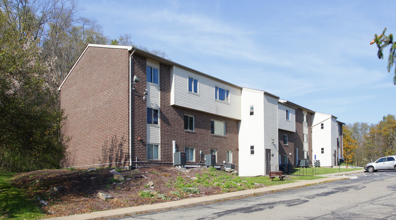 Leechburg Garden Apartments in Pittsburgh, PA - Foto de edificio