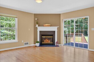 295 Pinebrook Dr in Hyde Park, NY - Building Photo - Building Photo