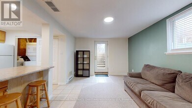 22 Moss Pl in Guelph, ON - Building Photo - Building Photo