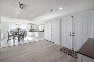 201 W Laurel St in Tampa, FL - Building Photo - Building Photo
