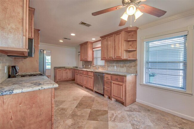 4710 Willowbend Blvd in Houston, TX - Building Photo - Building Photo