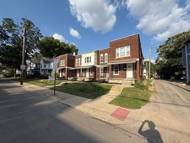 2112-2120-2120 Indianola Ave in Columbus, OH - Foto de edificio - Building Photo