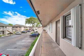 7668 SW 152nd Ave in Miami, FL - Building Photo - Building Photo