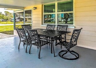 191 E Wentworth St in Englewood, FL - Building Photo - Building Photo