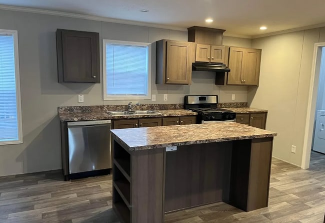 9339 Starboard Dr in Ira, MI - Foto de edificio - Building Photo