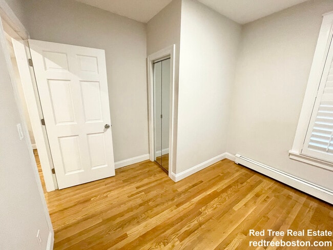 130 P St, Unit 1 in Boston, MA - Foto de edificio - Building Photo