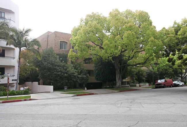 430 N Maple Dr in Beverly Hills, CA - Foto de edificio - Building Photo