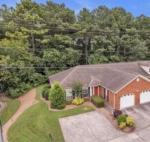 1694 Red Oak Dr, Unit 185 in Dalton, GA - Building Photo