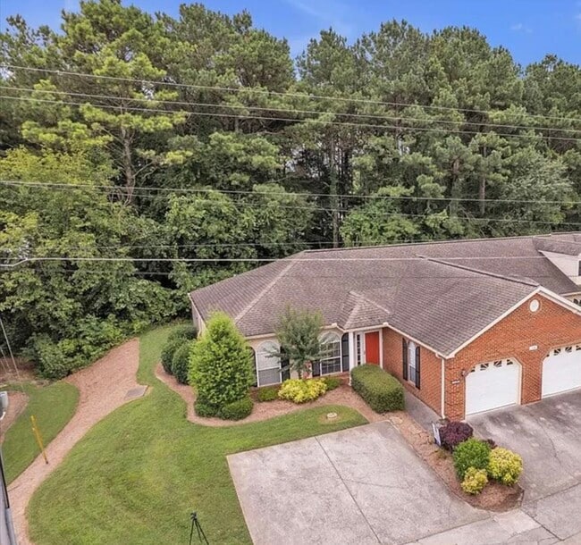 property at 1694 Red Oak Dr