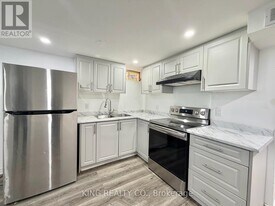 26 Farr Ave in Toronto, ON - Building Photo