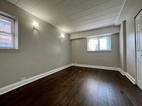 6021 N Fairfield Ave, Unit 2E in Chicago, IL - Foto de edificio - Building Photo