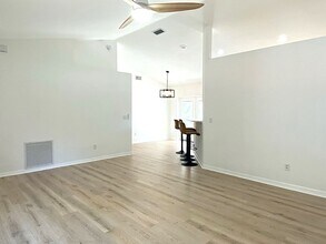 1047 S Myrtle Ave in New Smyrna Beach, FL - Building Photo - Building Photo