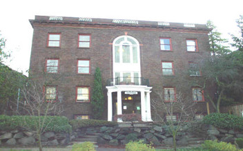 Betsy Ross Apartments in Seattle, WA - Building Photo - Building Photo