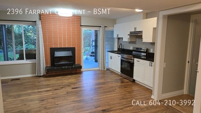 2396 Farrant Crescent