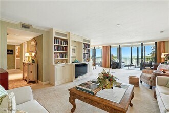 2400 Gulf Shore Blvd N in Naples, FL - Building Photo - Building Photo