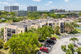 Sandoral Condominium in Doral, FL - Foto de edificio - Building Photo