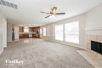 8319 Loetsch Ridge Way in Spring, TX - Foto de edificio - Building Photo