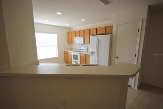 2510 Edgewater Falls Dr in Brandon, FL - Building Photo - Building Photo