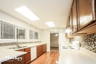 16 Pondview Ct in Brownsburg, IN - Foto de edificio - Building Photo