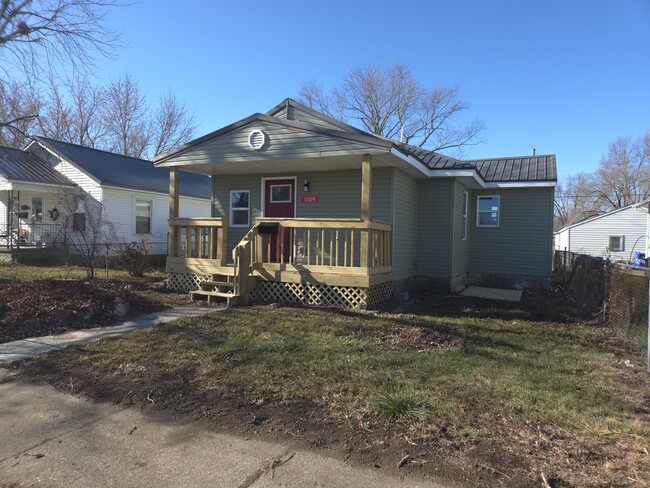 property at 1109 S Calumet St