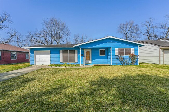 5751 Belneath St in Houston, TX - Building Photo - Building Photo