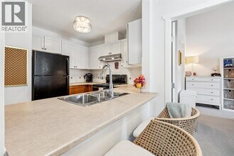 404 W 23 St in North Vancouver, BC - Building Photo - Building Photo